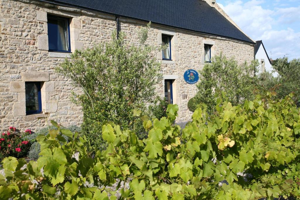 Hotel - Restaurant L'Hortensia Noyalo エクステリア 写真